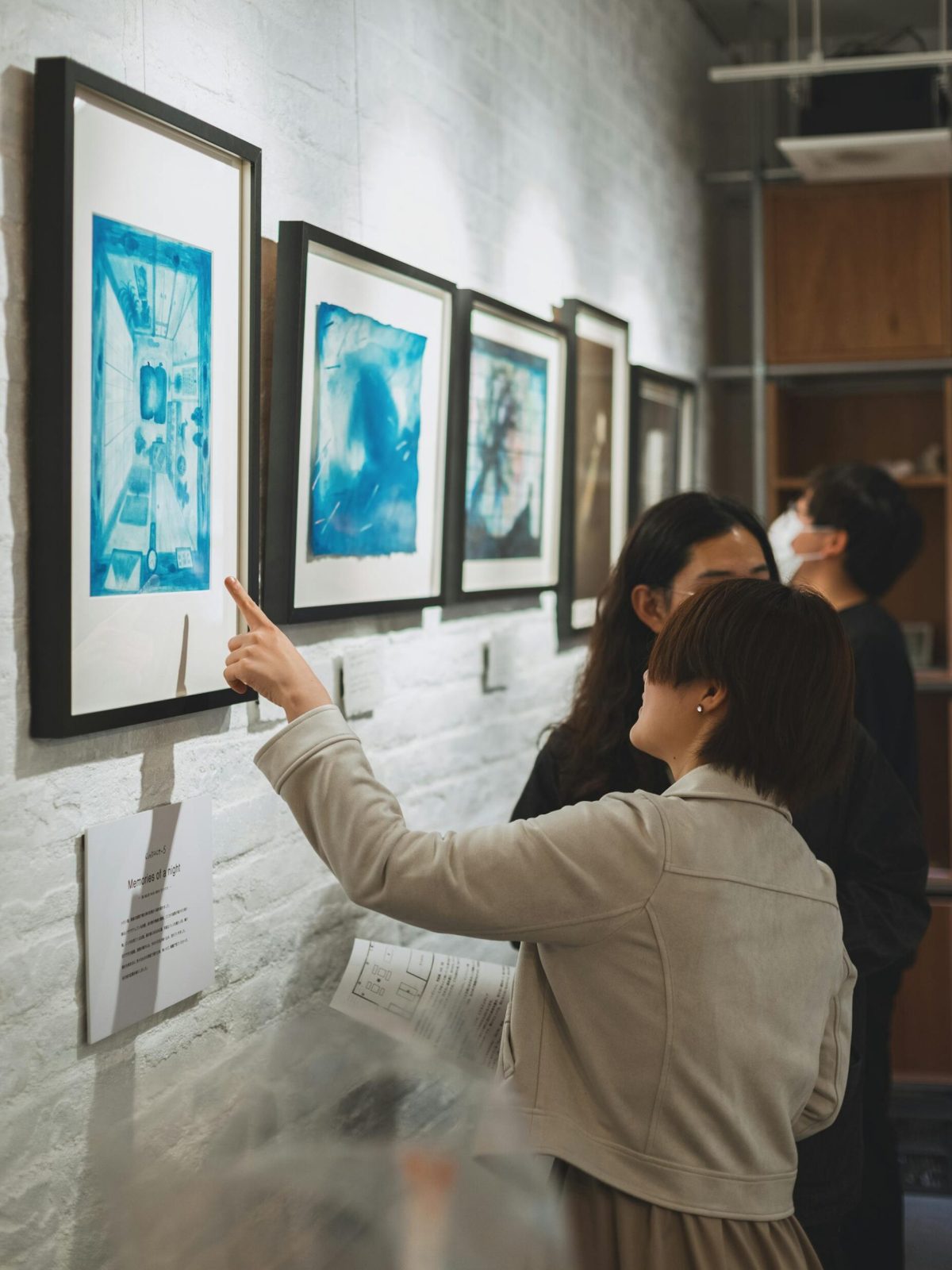 lookingpaintings